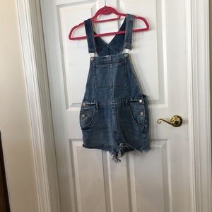BRANDY MELVILLE Overalls !